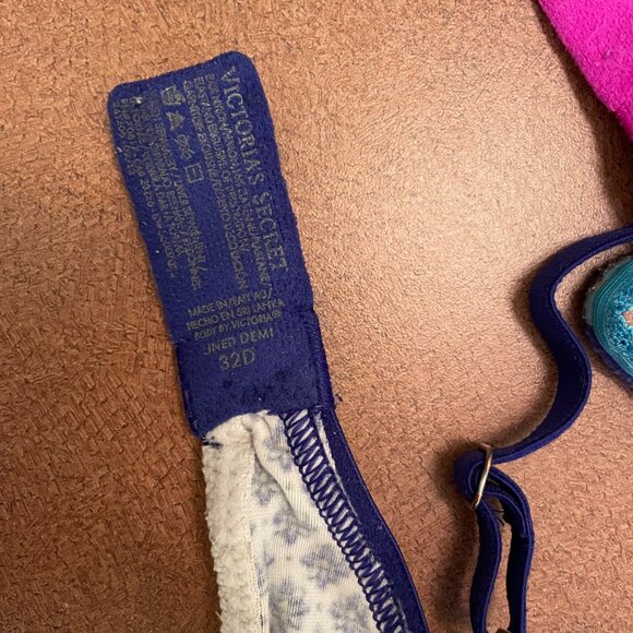 BUNDLE OF THREE high quality Victoria's Secret Demi Bras 32C 32D 34C - Picture 14 of 16